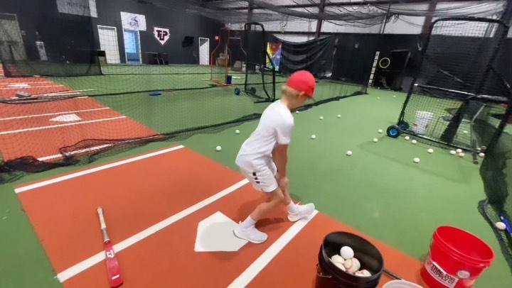 Have fun while getting better, that’s what it’s all about! @valletraininggloves 
#baseball#softball#drills#havefun#getbetter#baseballdrills#softballdrills#trainer#mlb#kids#letsgo